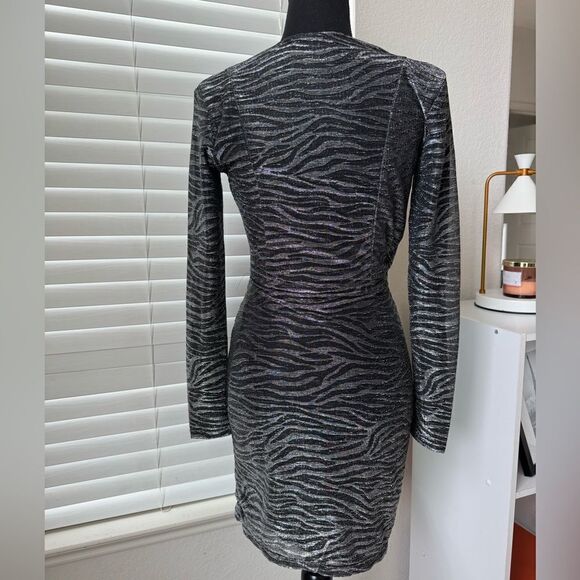 H&M Silver Animal Print‎ Party Mini Dress Size 6 Holiday New Year Wrap V-Neck - Picture 7 of 10